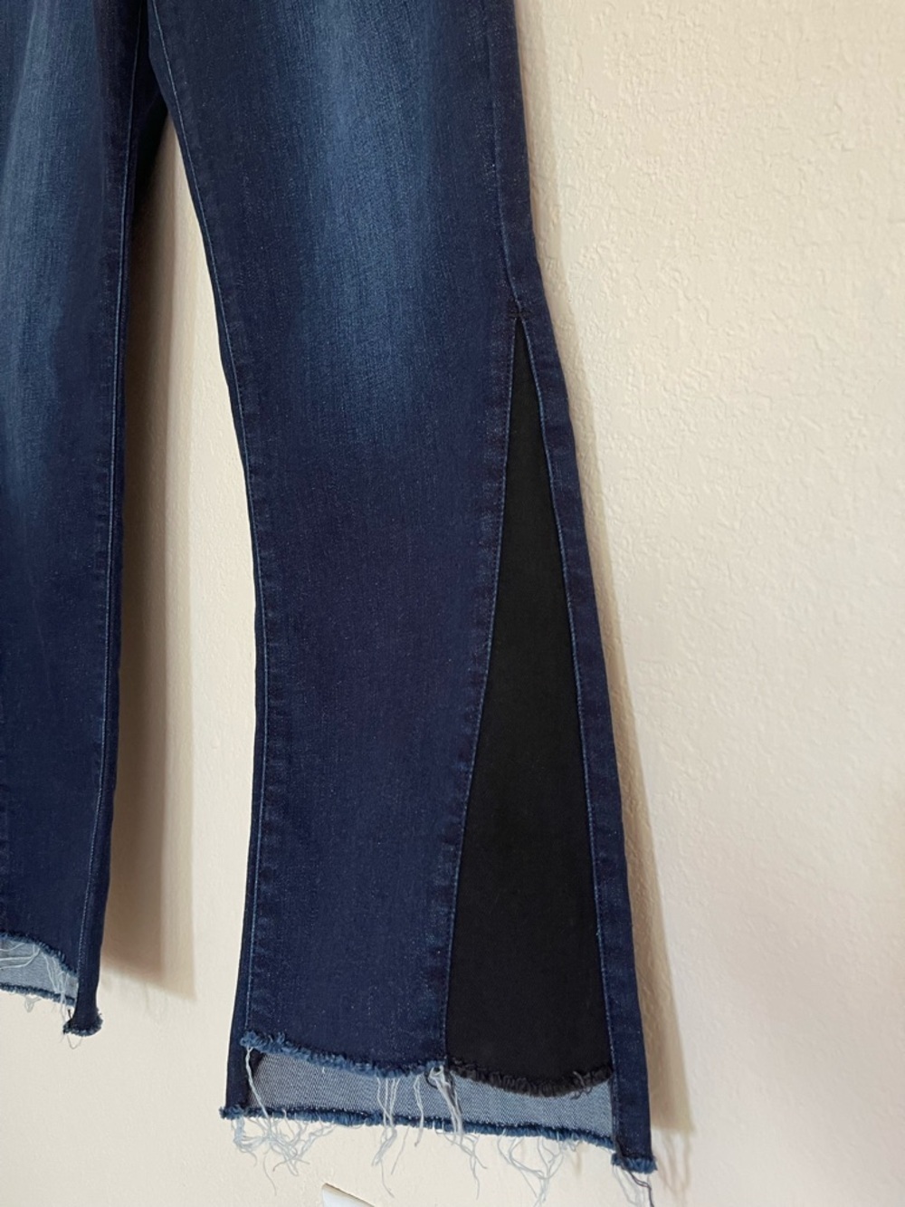 NWT Flying Monkey Santa Monica Mid-Rise Jeans Size 30 Blue Denim Black Panel Hem - Picture 2 of 14